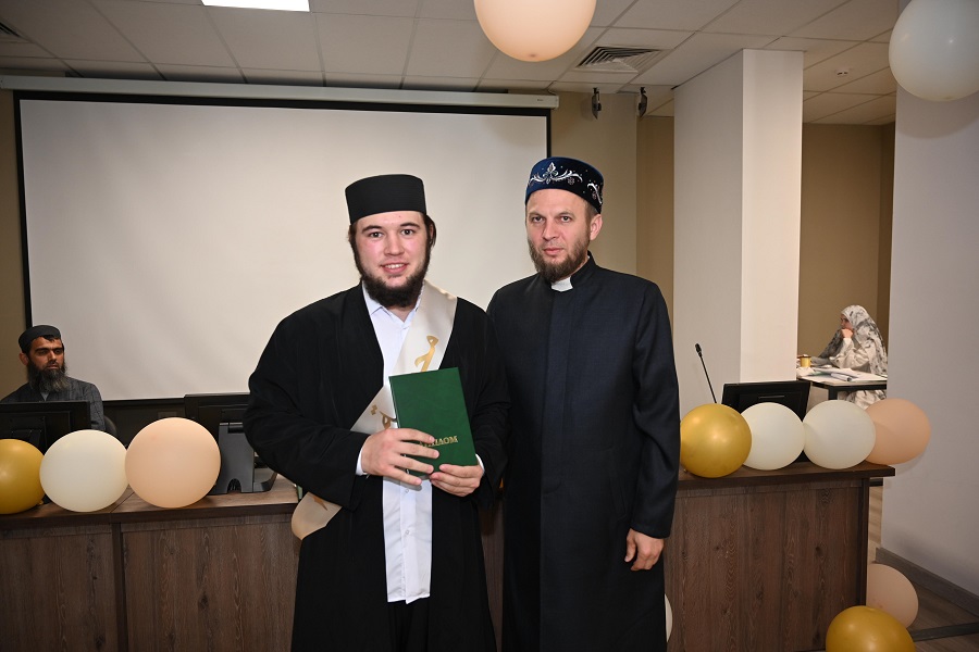 “Мөхәммәдия” мәдрәсәсендә көндезге бүлекне тәмамлаучыларга дипломнар тапшырдылар